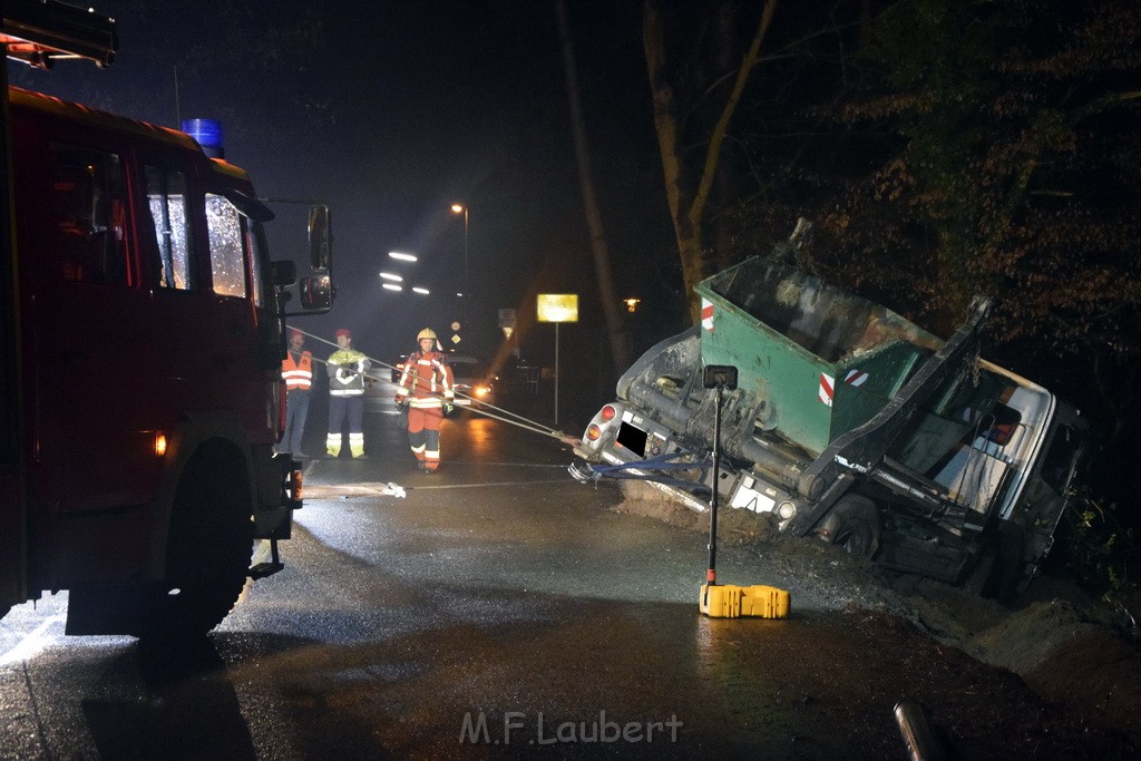 Container LKW umgestuerzt Koeln Brueck Bruecker- Dellbruecker Mauspfad P342.JPG - Miklos Laubert